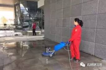從地面到餐桌 家政服務(wù)如何借鑒專業(yè)廣場清洗方案打造極致清潔體驗(yàn)